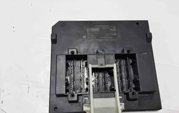Volkswagen Golf VII Central body control module 5Q0937084AG