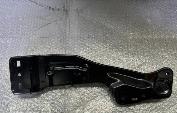 Opel Mokka B Fender mounting bracket 9823980380