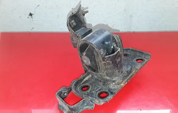 Toyota RAV 4 (XA30) Engine mount bracket NOCODE