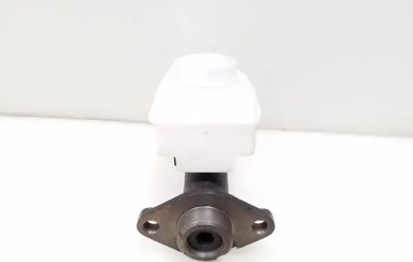 Land Rover Defender Master brake cylinder
