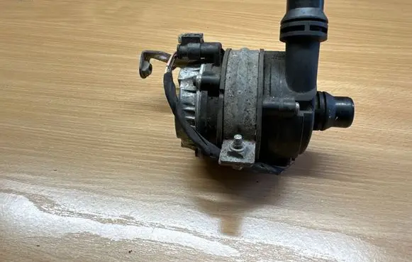 Mercedes-Benz C W205 Electric auxiliary coolant/water pump A0005002686 0392024050