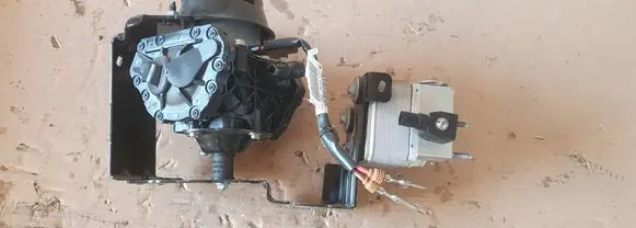Peugeot 208 II Vacuum pump 9835028580
