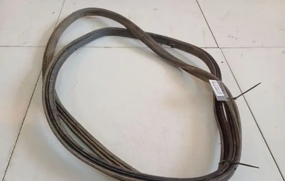 Audi A4 S4 B5 8D Trunk rubber seal (body) 