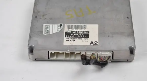 Toyota Avensis T250 Engine control unit/module 1758008340 8966105A21 MB1758008340