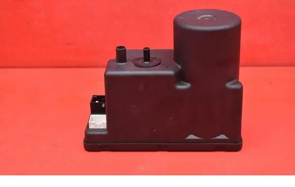 Audi A4 S4 B5 8D Central locking vacuum pump 4A0862257A