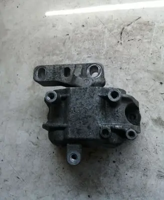 Volkswagen Golf VI Engine mount bracket 1K0199262