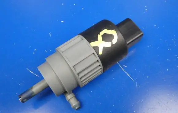 Jaguar XJ X351 Windscreen/windshield washer pump 6M2113K082AB