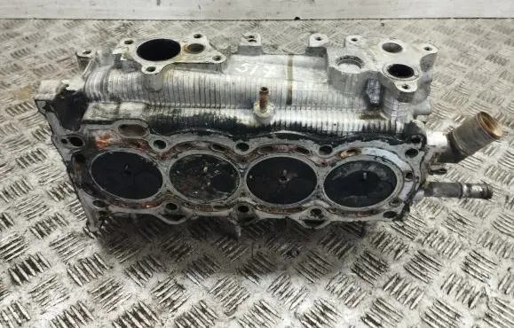 Toyota Yaris Engine head 