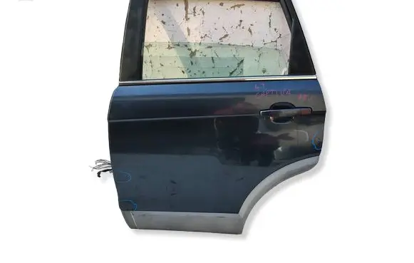 Chevrolet Captiva Rear door 