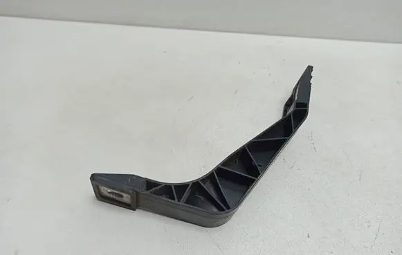 Audi Q3 8U Radiator support slam panel bracket 8U0805527