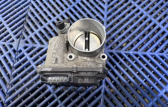 Toyota Auris E180 Throttle valve 220300T110 004198