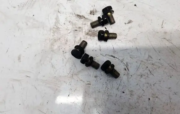 Toyota Corolla Verso AR10 Nuts/bolts 