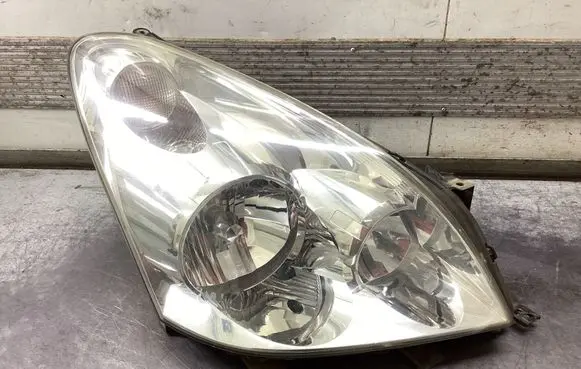 Toyota Corolla Verso AR10 Headlight/headlamp 9073780