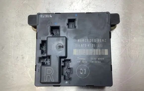 Mercedes-Benz E W211 Door control unit/module 2118704126 SW4404 00006806