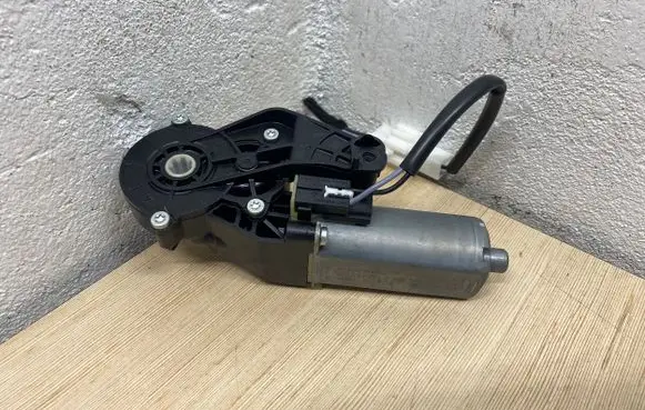 Mercedes-Benz CLS AMG C219 Seat adjustment motor 0390203207