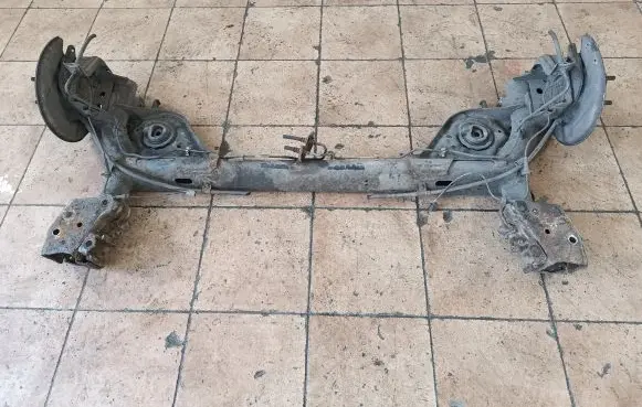 Nissan Juke I F15 Rear axle beam 