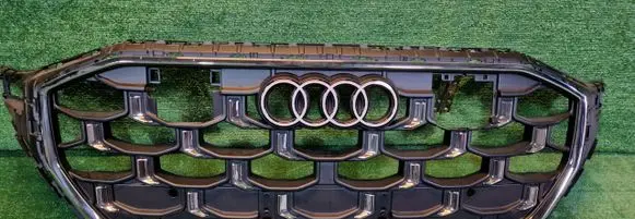 Audi Q8 Front bumper upper radiator grill 4M8853651BS