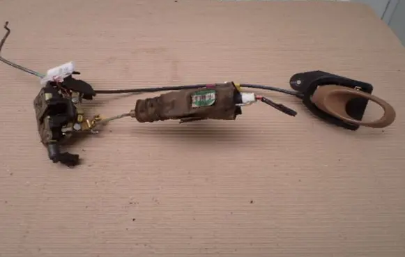 Ford Taurus Front door lock