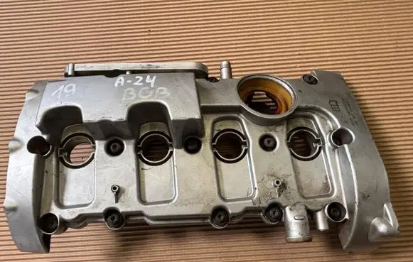 Skoda Octavia Mk2 (1Z) Rocker cam cover 06D103469J
