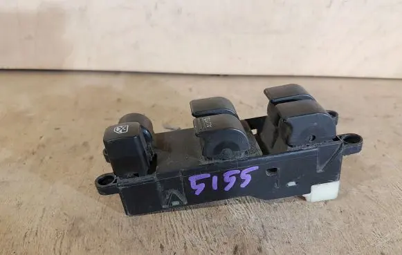 Nissan Almera Electric window control switch