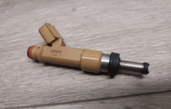 Toyota Prius+ (ZVW40) Fuel injector 232500T030 130022328
