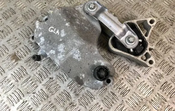Mercedes-Benz GLA W156 Engine mounting bracket A2702230002