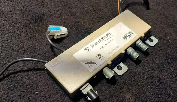 BMW 5 E39 Antenna control unit 65256906082 490AI01 18658