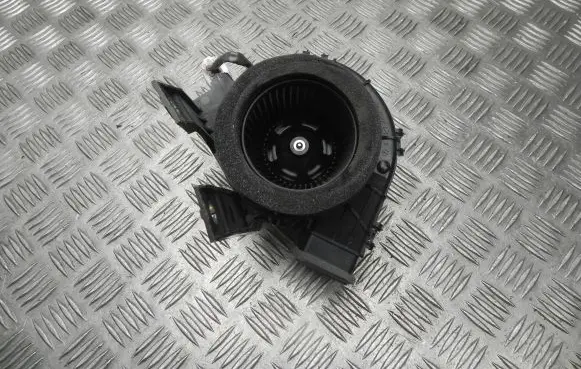 Toyota C-HR I Hybrid/electric vehicle battery fan G923047050