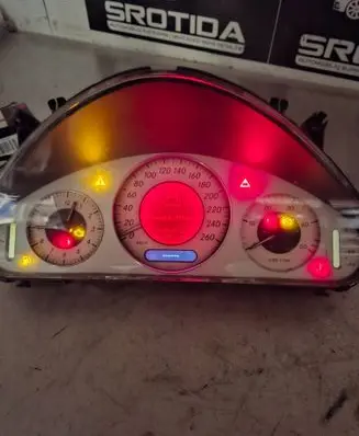 Mercedes-Benz E W211 Speedometer (instrument cluster) 110080004027 A2115403611