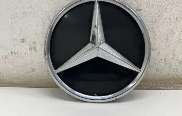 Mercedes-Benz GLA H247 Manufacturer badge logo/emblem A0008881000