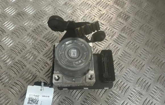 Volvo XC90 ABS Pump 31445475