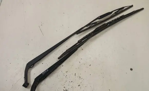 Toyota Corolla E120 E130 Front wiper blade arm