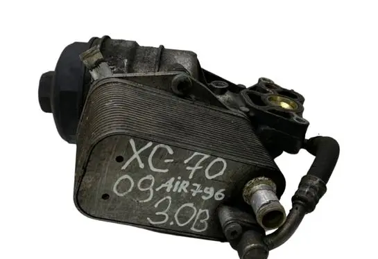 Oil filter mounting bracket