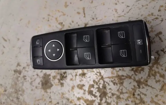 Mercedes-Benz C W204 Electric window control switch A2048703458 03139411 90112073381031