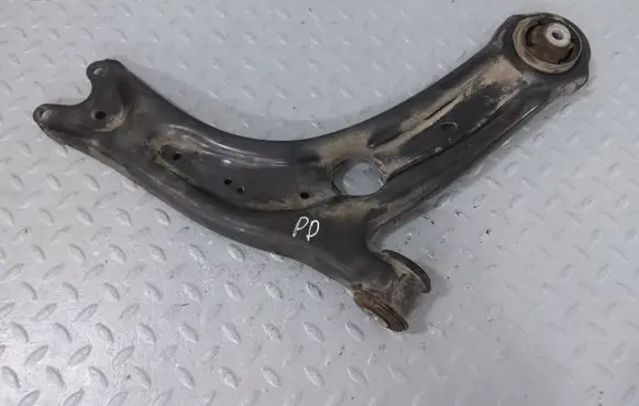 Skoda Karoq Front lower control arm/wishbone 3Q0407152P 3Q0407152N