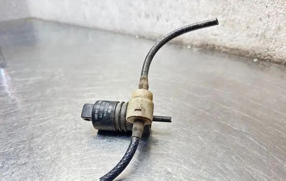 Opel Astra G Windscreen/windshield washer pump 90585762
