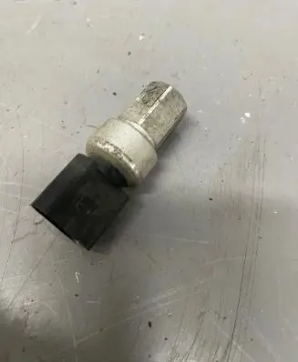 Seat Ibiza IV (6J,6P) Air conditioning (A/C) pressure sensor 1K0959126D