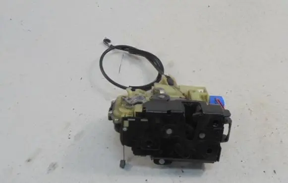 Skoda Octavia Mk2 (1Z) Front door lock 3B1837015AQ