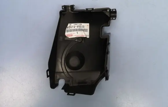 Lexus RX 330 - 350 - 400H Fuse box cover 8267448020