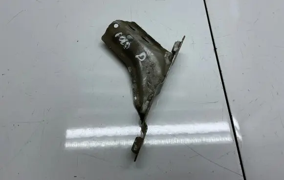 Volkswagen Polo V 6R Fender mounting bracket 6R0821142
