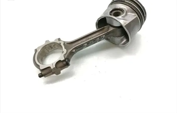 Nissan X-Trail T30 Piston with connecting rod 