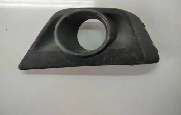 Suzuki Grand Vitara II Front fog light trim/grill 