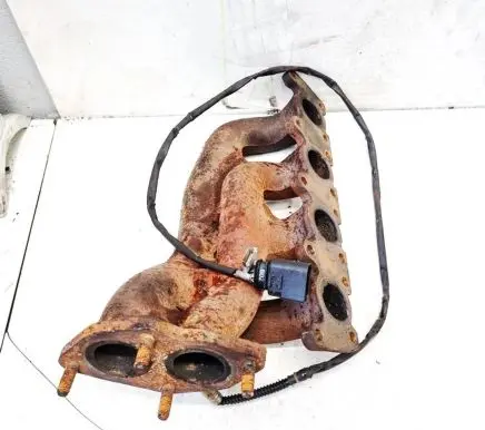 Volkswagen PASSAT B5 Exhaust manifold 058263033