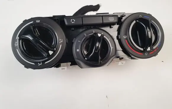 Peugeot 208 Climate control unit 96722486ZD