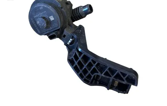 BMW 5 G30 G31 Electric auxiliary coolant/water pump 6834923