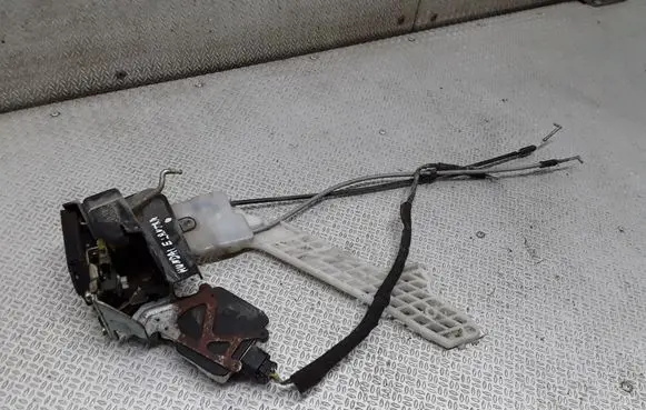 Hyundai Elantra Rear door lock