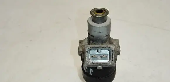 Audi A4 S4 B5 8D Fuel injector 078133551N