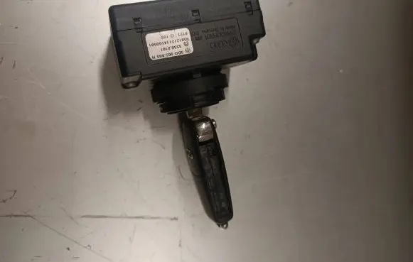 Audi A8 S8 D3 4E Ignition lock 3D0905865H 33300101
