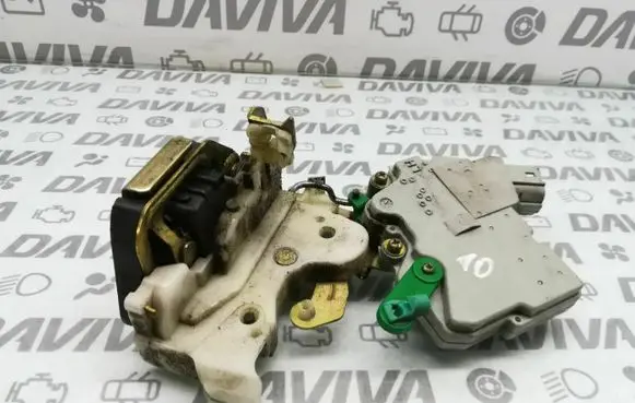 Nissan Terrano Front door lock