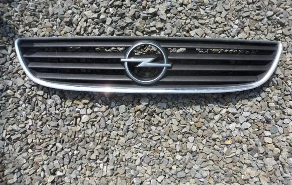 Opel Zafira A Front bumper upper radiator grill